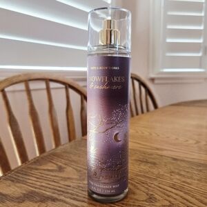 🛍BOGO 50% OFF❄️🛁 NWT‼️ BBW "Snowflakes and Cashmere" Fine Fragrance Spray